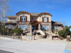 Club House w Pool & Fitness